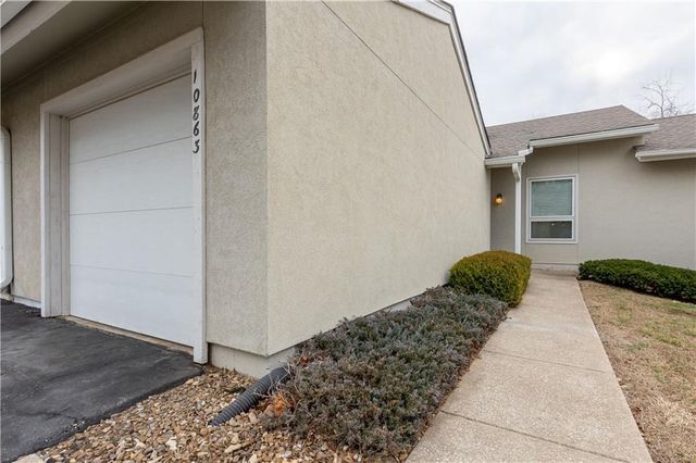 10863 Rosehill Road, Overland Park, KS 66210