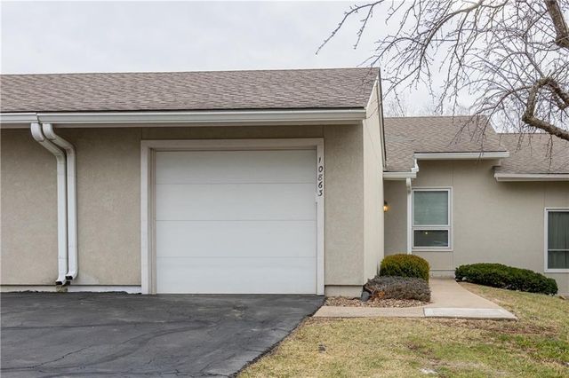 10863 Rosehill Road, Overland Park, KS 66210