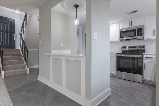 10863 Rosehill Road, Overland Park, KS 66210