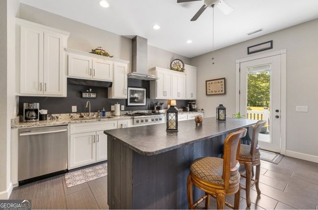 1502 Smithfield Lane, Young Harris, GA 30582