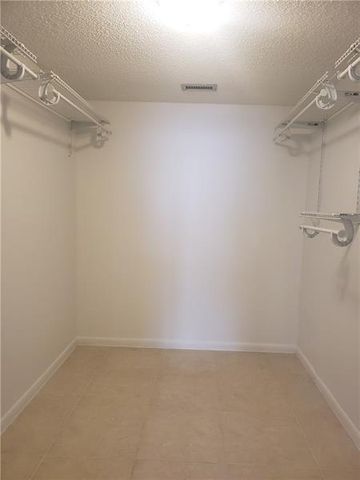 109 Lake Emerald Drive 107, Oakland Park, FL 33309