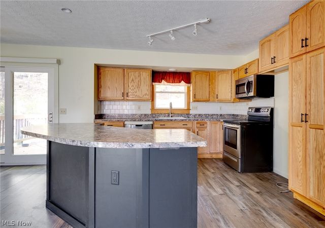 9416 Kieffer Road, Mantua, OH 44255
