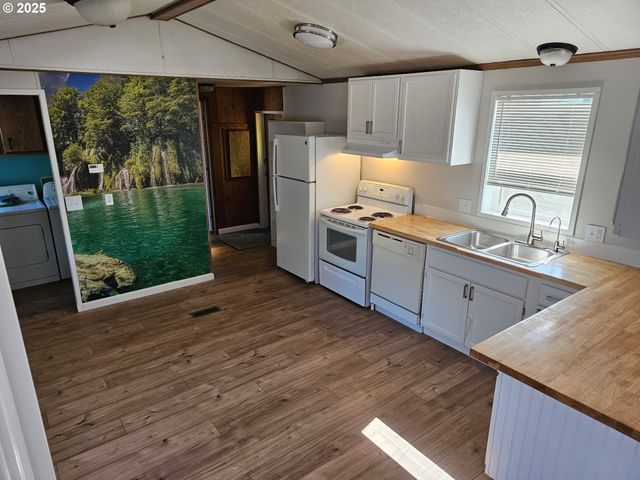 82891 PARKER Ln, Dexter, OR 97431