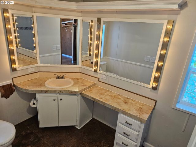 82891 PARKER Ln, Dexter, OR 97431