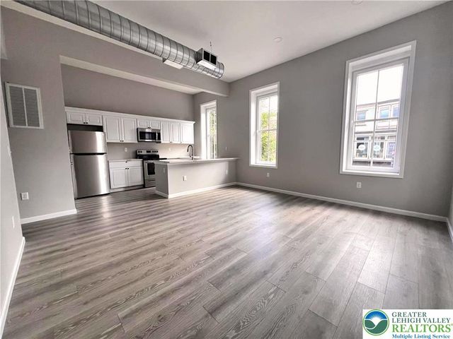 233 Northampton Street 1F, Easton, PA 18042