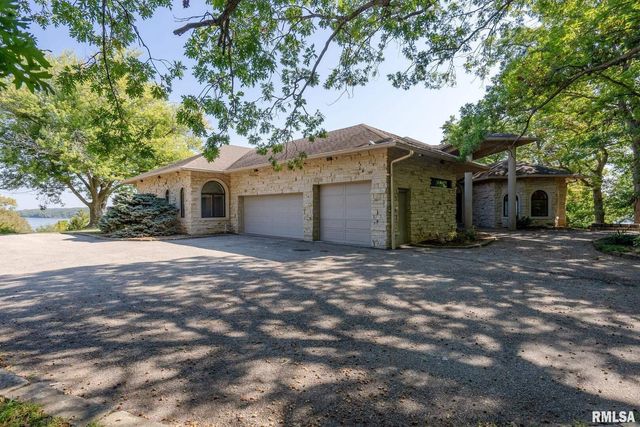 28176 226TH Street, Le Claire, IA 52753