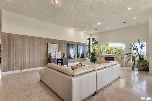 28176 226TH Street, Le Claire, IA 52753