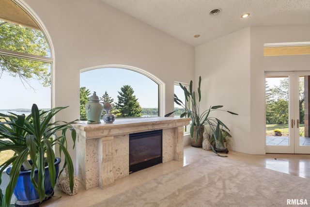 28176 226TH Street, Le Claire, IA 52753