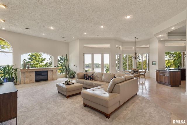 28176 226TH Street, Le Claire, IA 52753