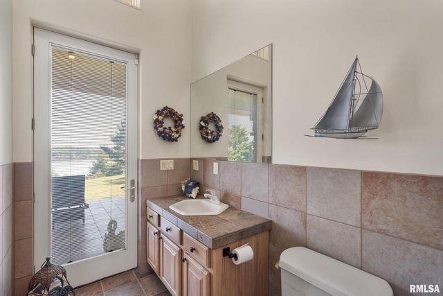 28176 226TH Street, Le Claire, IA 52753