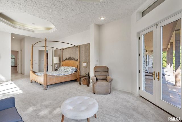 28176 226TH Street, Le Claire, IA 52753