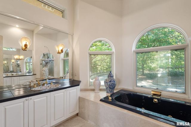 28176 226TH Street, Le Claire, IA 52753