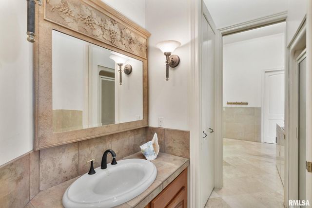 28176 226TH Street, Le Claire, IA 52753