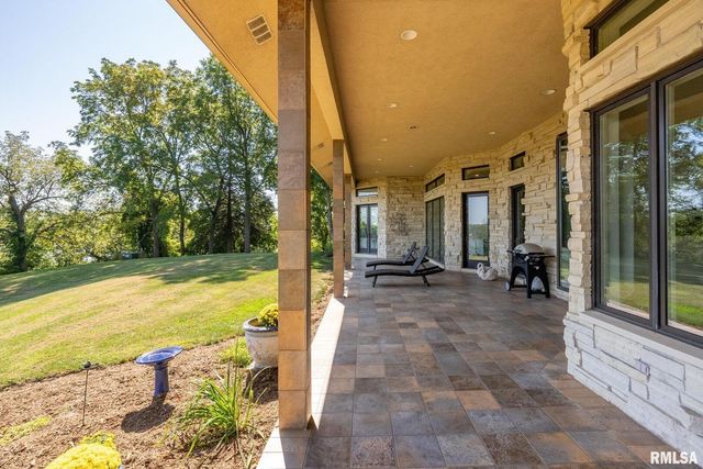 28176 226TH Street, Le Claire, IA 52753