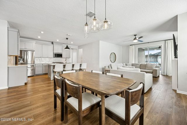 555 BLUE DAZE Street, Yulee, FL 32097