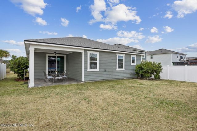 555 BLUE DAZE Street, Yulee, FL 32097