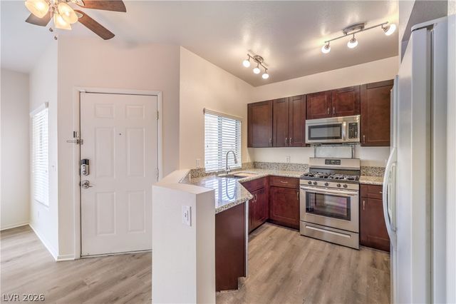 251 South Green Valley Parkway 1421, Henderson, NV 89012