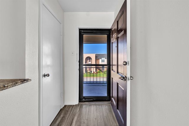 4024 Ridglea Country Club Drive 611, Fort Worth, TX 76126