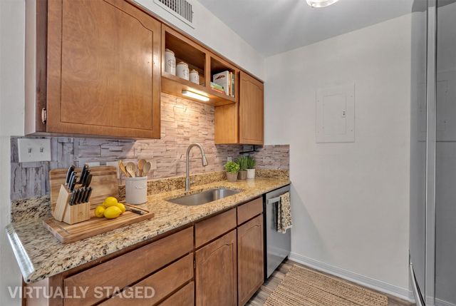 4024 Ridglea Country Club Drive 611, Fort Worth, TX 76126