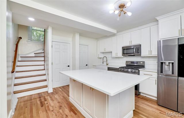 6909 Dartmouth Avenue, St Louis, MO 63130