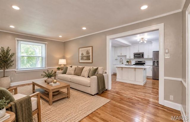 6909 Dartmouth Avenue, St Louis, MO 63130