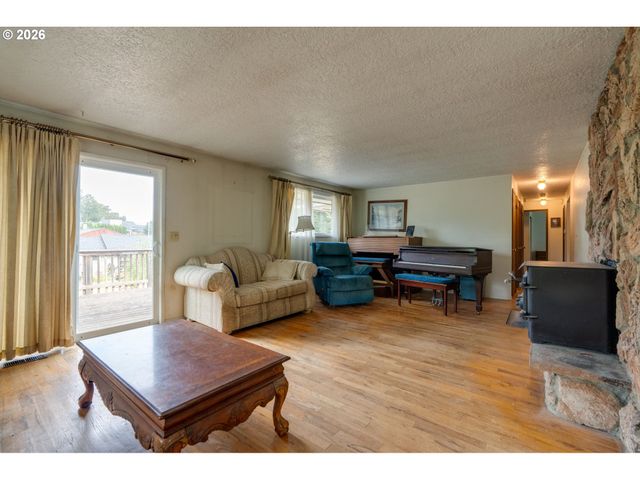4309 Se VIEW ACRES Rd, Milwaukie, OR 97267
