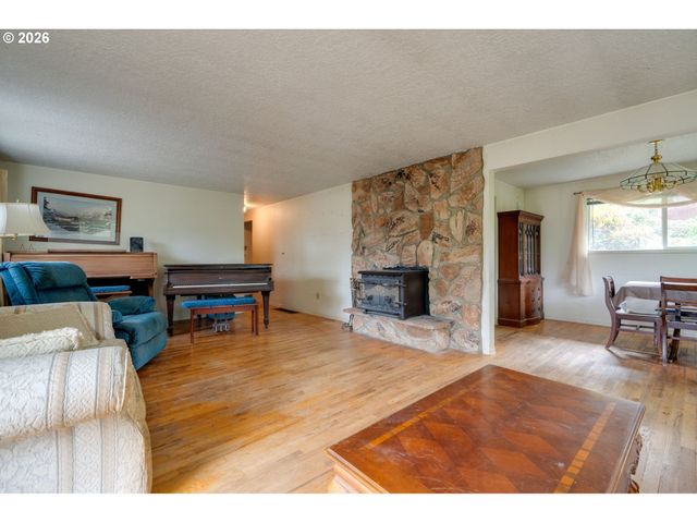 4309 Se VIEW ACRES Rd, Milwaukie, OR 97267