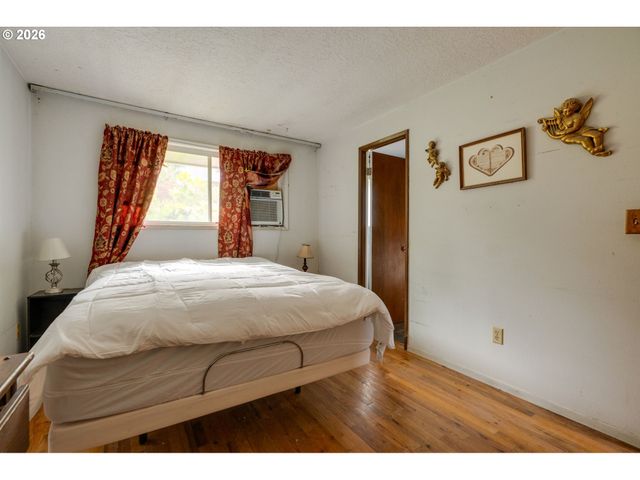 4309 Se VIEW ACRES Rd, Milwaukie, OR 97267