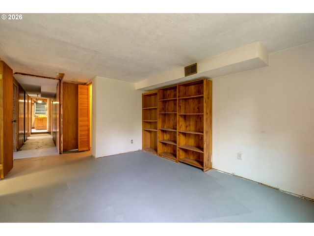 4309 Se VIEW ACRES Rd, Milwaukie, OR 97267