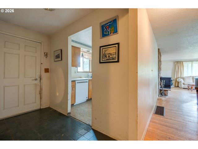 4309 Se VIEW ACRES Rd, Milwaukie, OR 97267