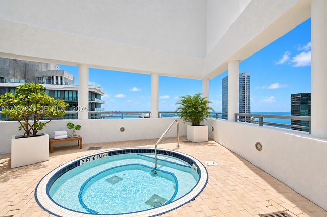 60 SW 13th St 4002, Miami, FL 33130