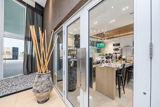 60 SW 13th St 4002, Miami, FL 33130