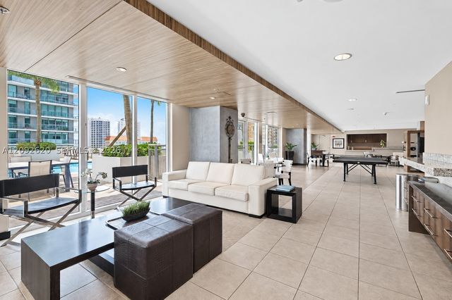 60 SW 13th St 4002, Miami, FL 33130