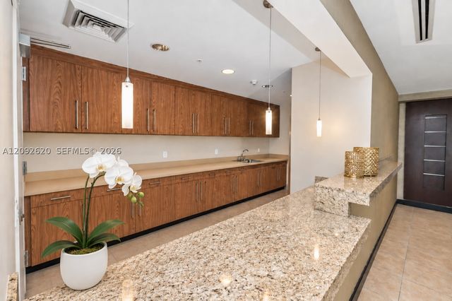 60 SW 13th St 4002, Miami, FL 33130