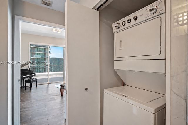 60 SW 13th St 4002, Miami, FL 33130