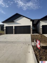 10710 Dominion Drive, Lincoln, NE 68527