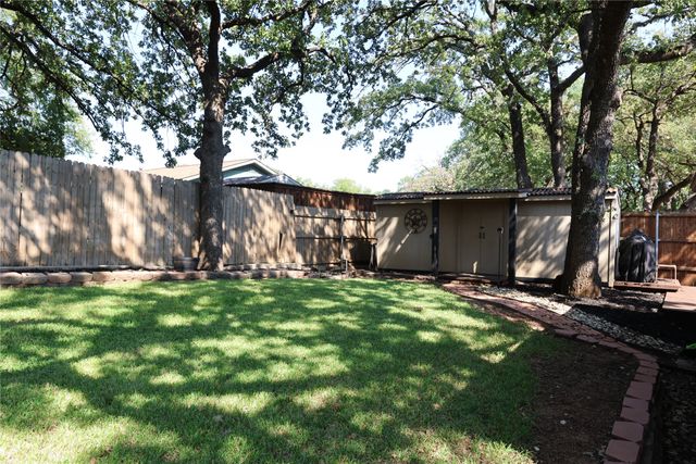 2813 Meandering Way, Bedford, TX 76021