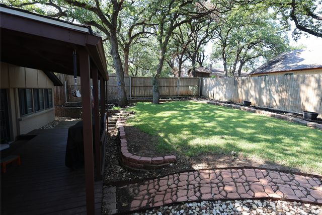 2813 Meandering Way, Bedford, TX 76021
