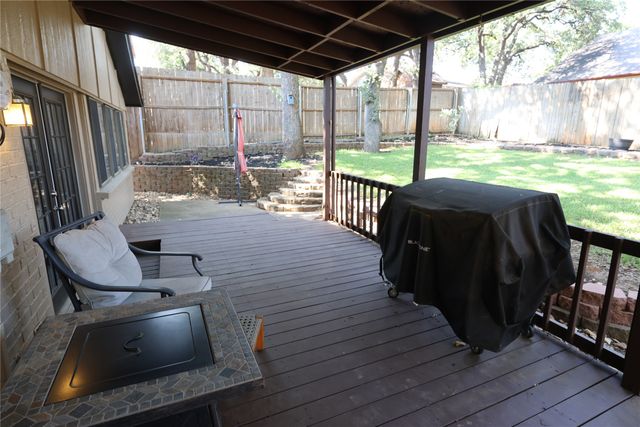 2813 Meandering Way, Bedford, TX 76021