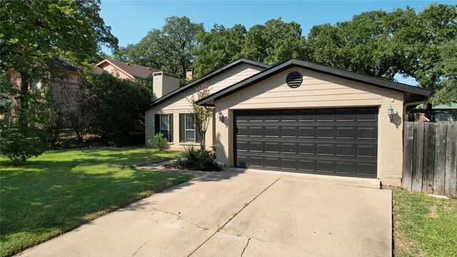 2813 Meandering Way, Bedford, TX 76021