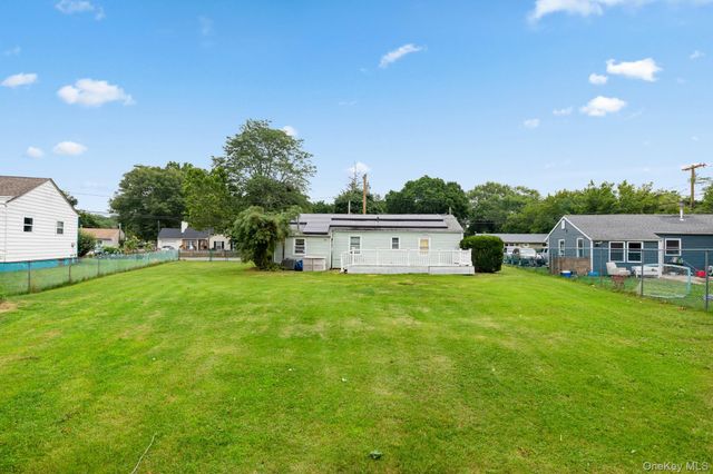 27 Philip Street, Riverhead, NY 11901