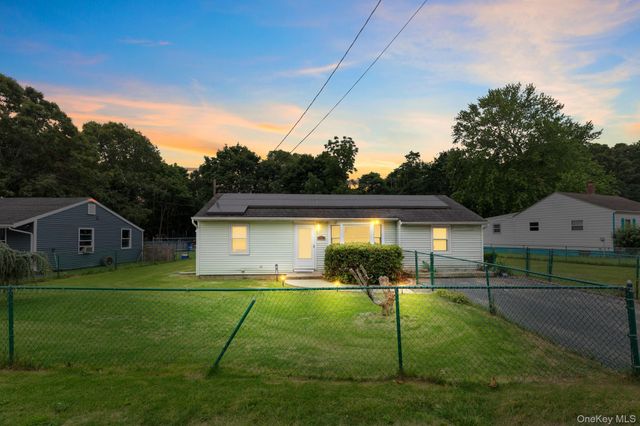 27 Philip Street, Riverhead, NY 11901