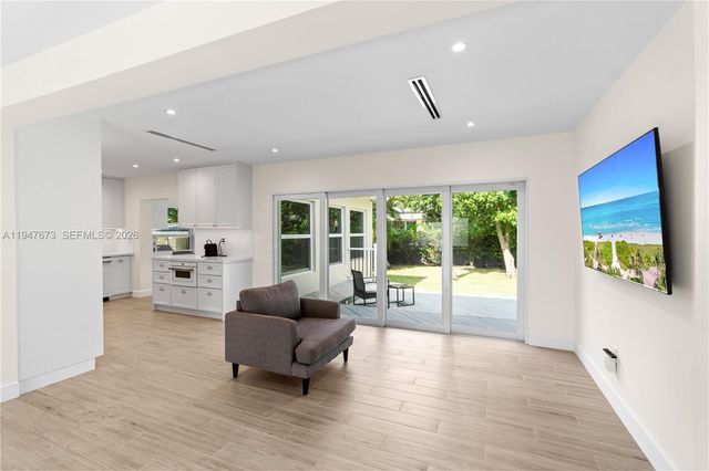 251 NE 44th St 251, Miami, FL 33137