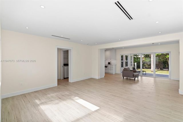 251 NE 44th St 251, Miami, FL 33137