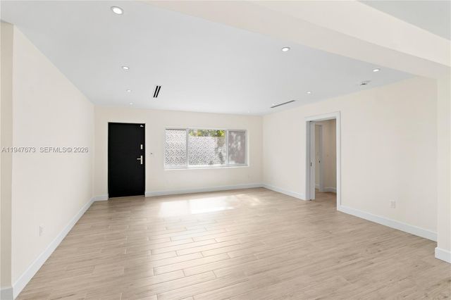 251 NE 44th St 251, Miami, FL 33137