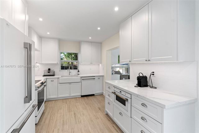 251 NE 44th St 251, Miami, FL 33137