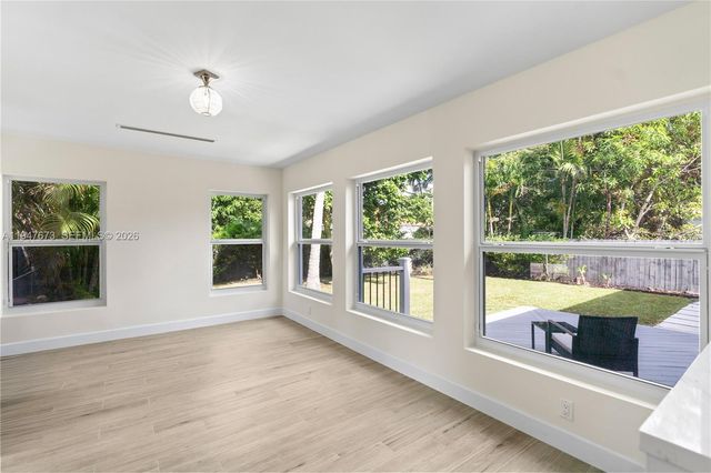 251 NE 44th St 251, Miami, FL 33137