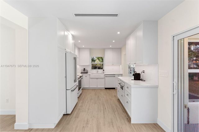 251 NE 44th St 251, Miami, FL 33137