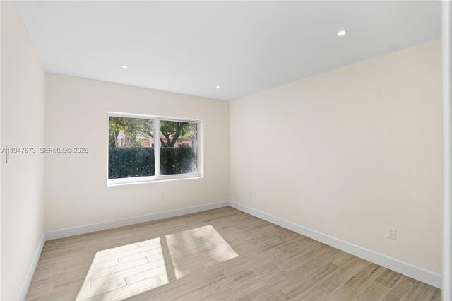 251 NE 44th St 251, Miami, FL 33137