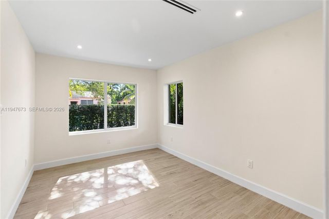 251 NE 44th St 251, Miami, FL 33137